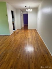 55 Gill Lane 25, Iselin, NJ 08830