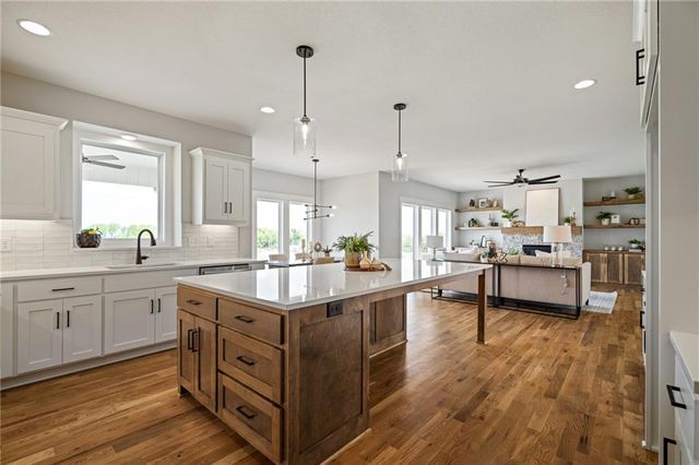 25010 W 142nd Street, Olathe, KS 66061