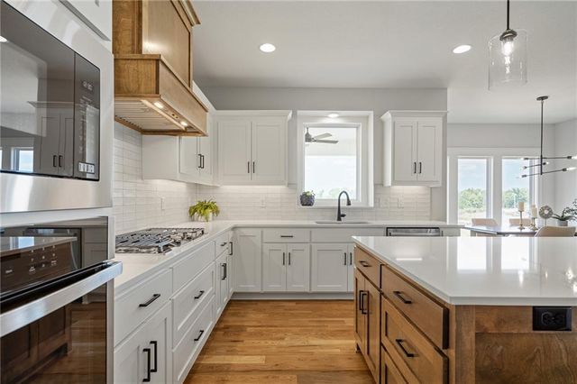 25010 W 142nd Street, Olathe, KS 66061