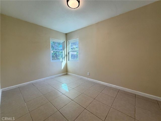 2121 E Piru, Compton, CA 90222