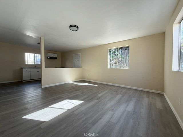 2121 E Piru, Compton, CA 90222