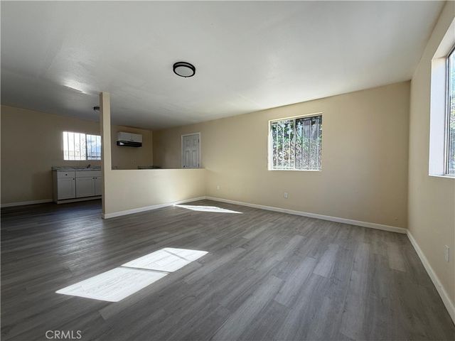 2121 E Piru, Compton, CA 90222