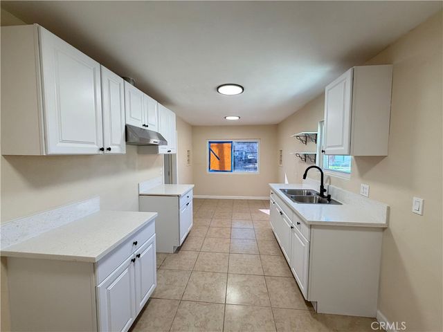 2121 E Piru, Compton, CA 90222