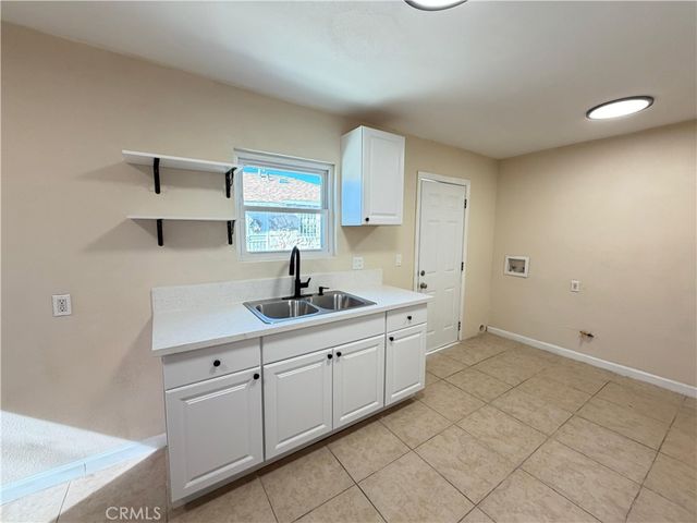 2121 E Piru, Compton, CA 90222