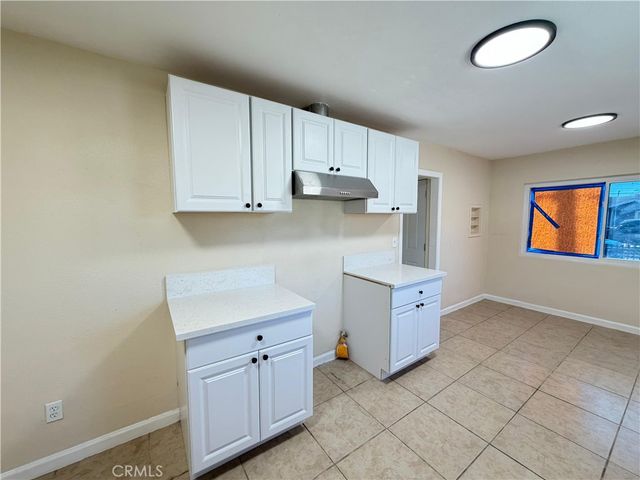 2121 E Piru, Compton, CA 90222