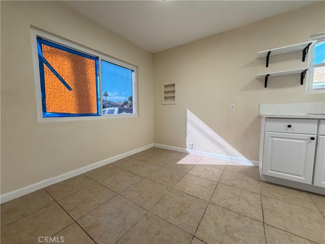 2121 E Piru, Compton, CA 90222