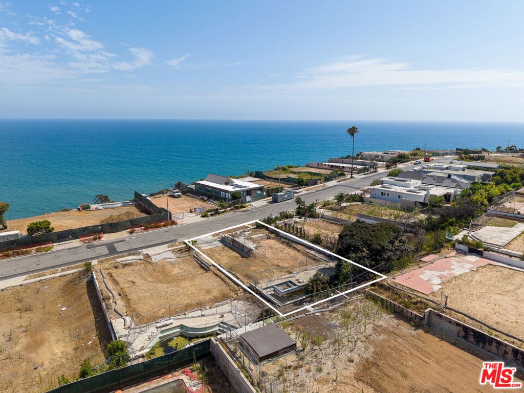 Image 2 of property listing at 18341 Coastline Drive, Malibu, CA 90265