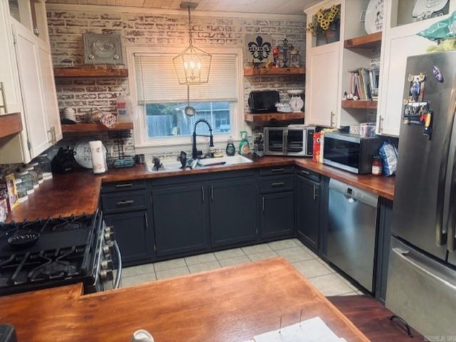 2520 Goza Ave, Camden, AR 71701