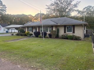 2520 Goza Ave, Camden, AR 71701