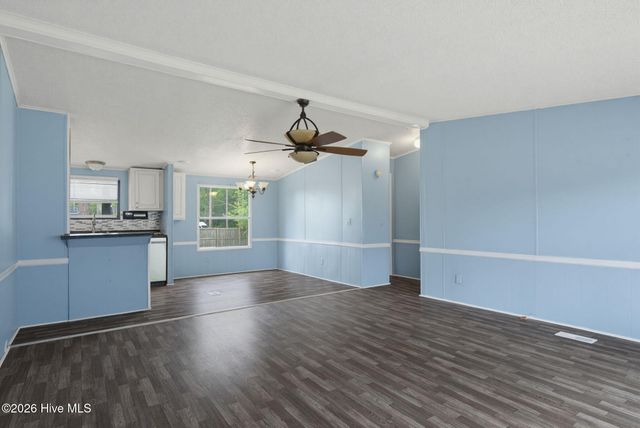 420 S Dyson Street, Holly Ridge, NC 28445