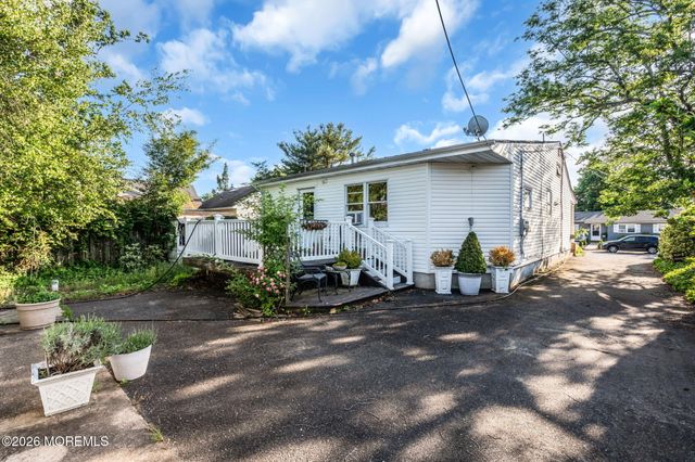 21 Cedar Tree Lane, Toms River, NJ 08753