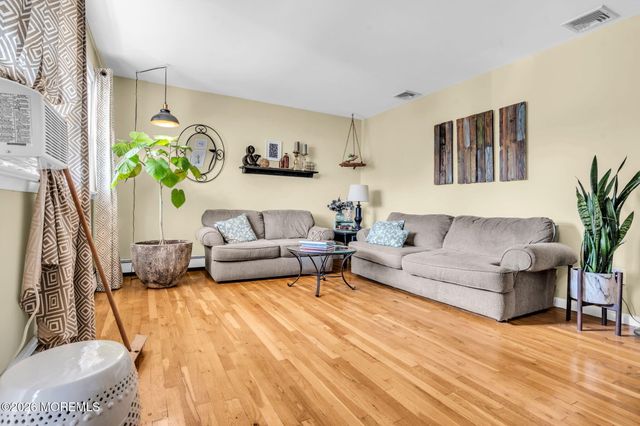 21 Cedar Tree Lane, Toms River, NJ 08753
