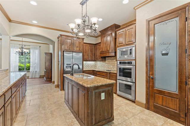 7712 La Cantera Drive, Fort Worth, TX 76108