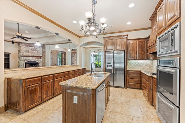 7712 La Cantera Drive, Fort Worth, TX 76108