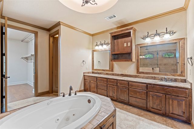 7712 La Cantera Drive, Fort Worth, TX 76108