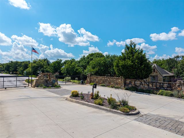 7712 La Cantera Drive, Fort Worth, TX 76108