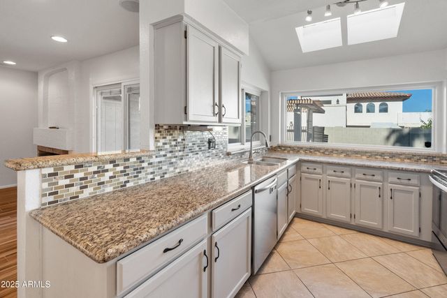 4652 E PIEDMONT Road, Phoenix, AZ 85044