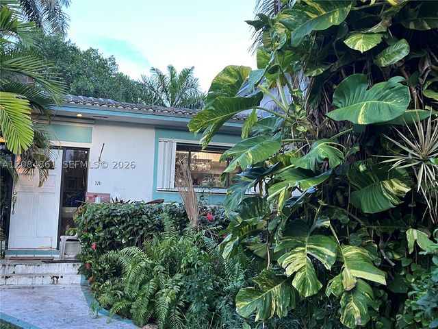 7711 Center Bay Dr, North Bay Village, FL 33141