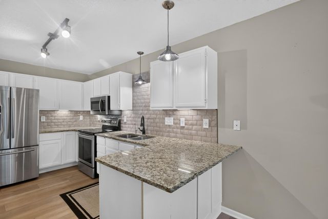 1916 Glenfield Court 8, Eagan, MN 55122