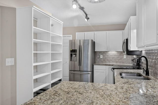 1916 Glenfield Court 8, Eagan, MN 55122
