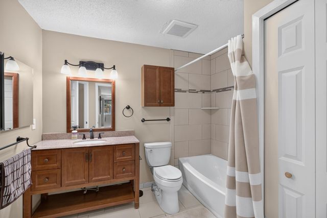 1916 Glenfield Court 8, Eagan, MN 55122