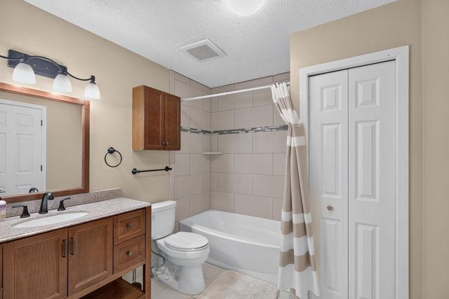 1916 Glenfield Court 8, Eagan, MN 55122