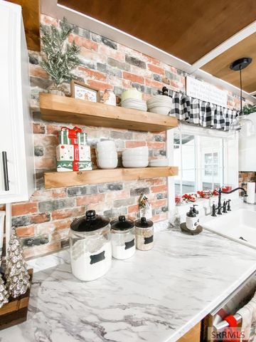 838 N 450 E, Firth, ID 83236