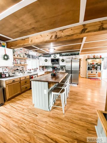 838 N 450 E, Firth, ID 83236