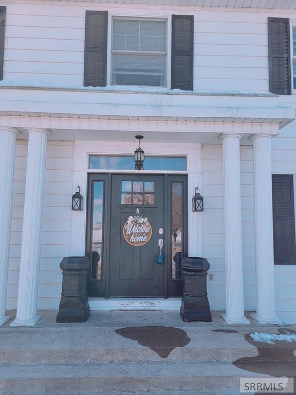 Image 4 of property listing at 838 N 450 E, Firth, ID 83236