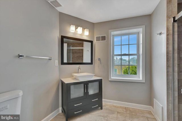 1541 N BOND ST, Baltimore, MD 21213