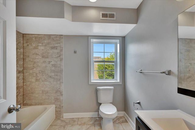 1541 N BOND ST, Baltimore, MD 21213