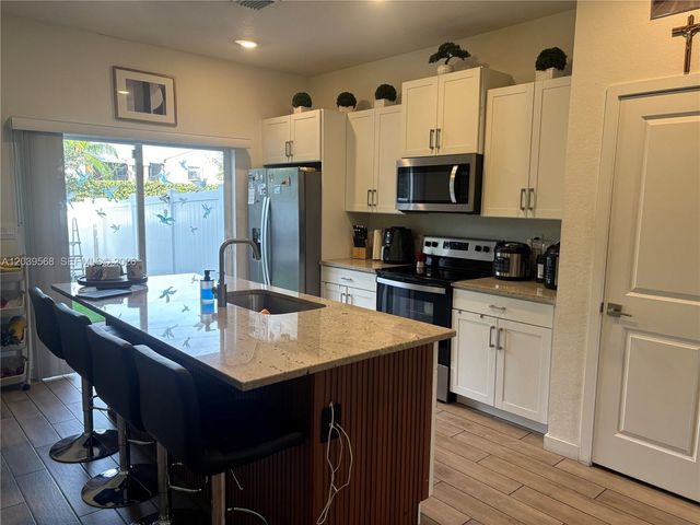 831 SE 16th Ct, Homestead, FL 33034