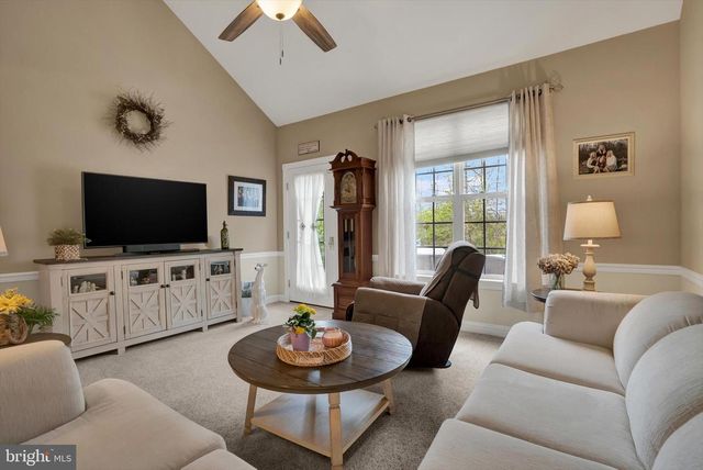 202 DORCHESTER DR, Sellersville, PA 18960