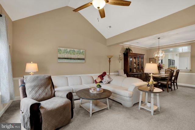 202 DORCHESTER DR, Sellersville, PA 18960