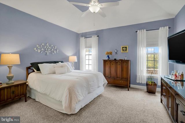 202 DORCHESTER DR, Sellersville, PA 18960