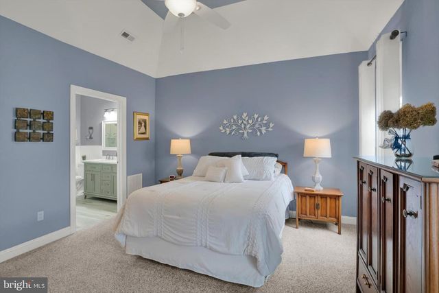 202 DORCHESTER DR, Sellersville, PA 18960
