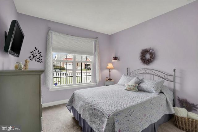 202 DORCHESTER DR, Sellersville, PA 18960