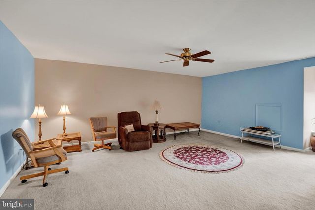 202 DORCHESTER DR, Sellersville, PA 18960