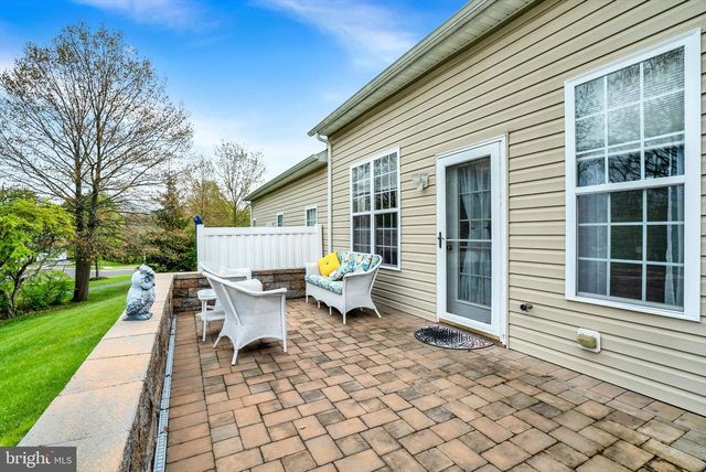 202 DORCHESTER DR, Sellersville, PA 18960