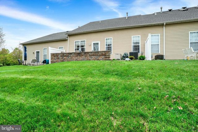 202 DORCHESTER DR, Sellersville, PA 18960