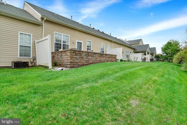 202 DORCHESTER DR, Sellersville, PA 18960
