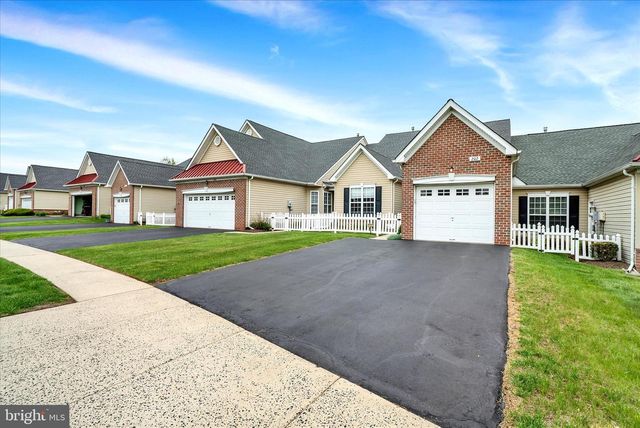 202 DORCHESTER DR, Sellersville, PA 18960
