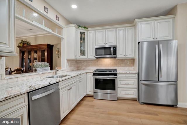 202 DORCHESTER DR, Sellersville, PA 18960