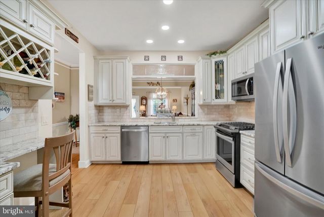 202 DORCHESTER DR, Sellersville, PA 18960