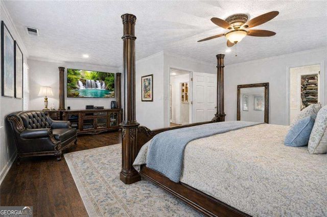 5027 Castlewood Drive SW, Lilburn, GA 30047