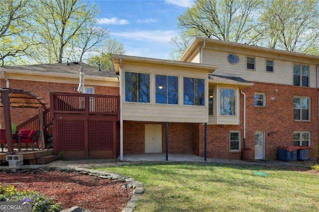 5027 Castlewood Drive SW, Lilburn, GA 30047