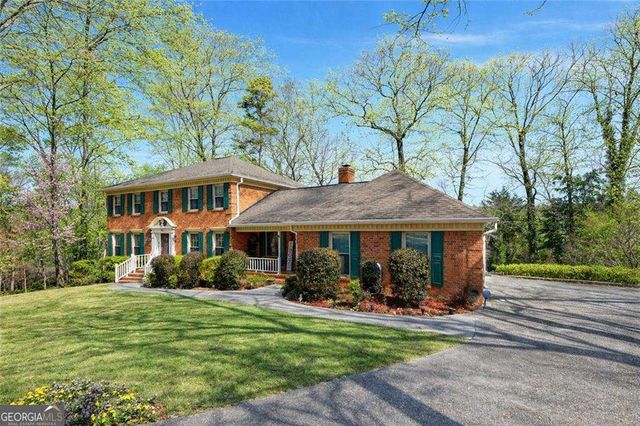 5027 Castlewood Drive SW, Lilburn, GA 30047