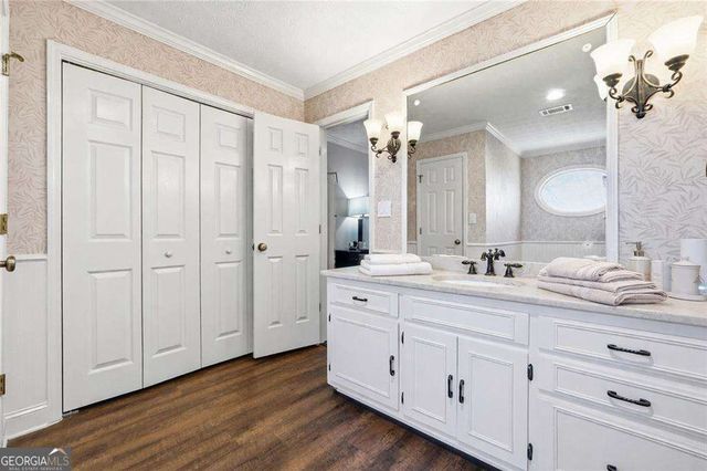 5027 Castlewood Drive SW, Lilburn, GA 30047