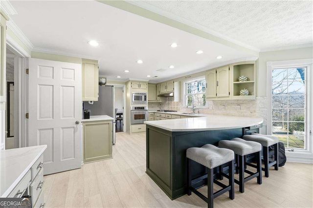 5027 Castlewood Drive SW, Lilburn, GA 30047