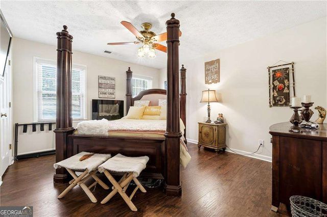 5027 Castlewood Drive SW, Lilburn, GA 30047